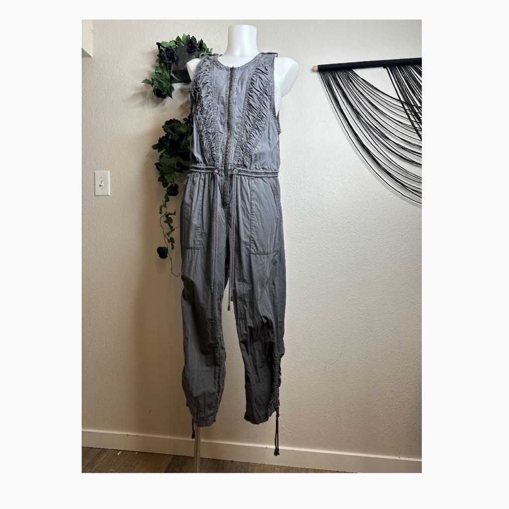 Gray Sleeveless Jumpsuit Size Small